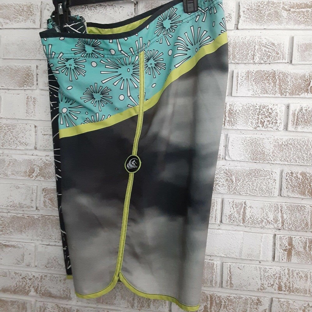 Wave Length Men's Swim Trunks sz 38 Summer, Beachy, Pool